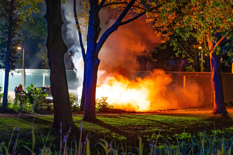 Dode na schietpartij, auto gedumpt en in brand gestoken op Akkerwinde