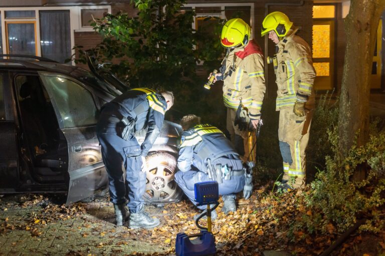 Auto in brand gestoken op het Wisselspoor