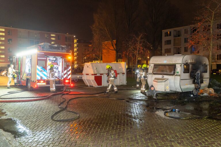 Caravan in brand gestoken op het Valkenhof