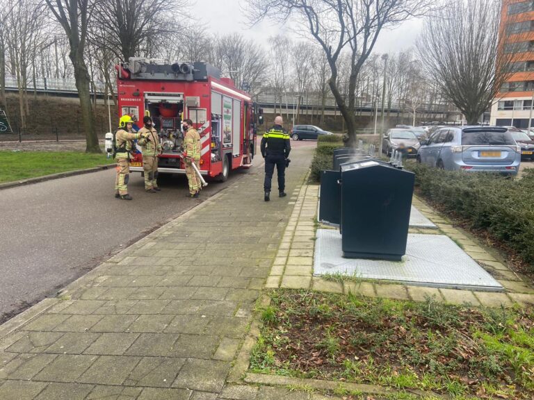 Twee jongens steken groencontainer in brand in Schollevaar