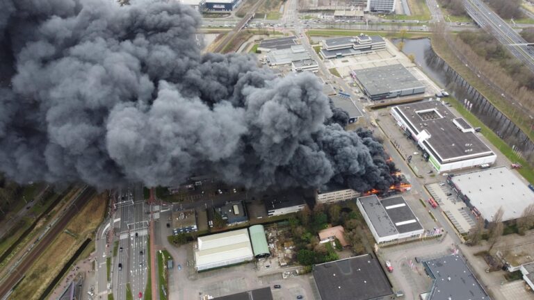 Brand Woonwinkel niet aangestoken, ZZP-ers kantoorgebouw nog steeds in onzekerheid