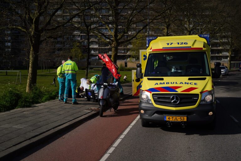 Meisje valt met scooter op de Noorderbreedte en raakt gewond