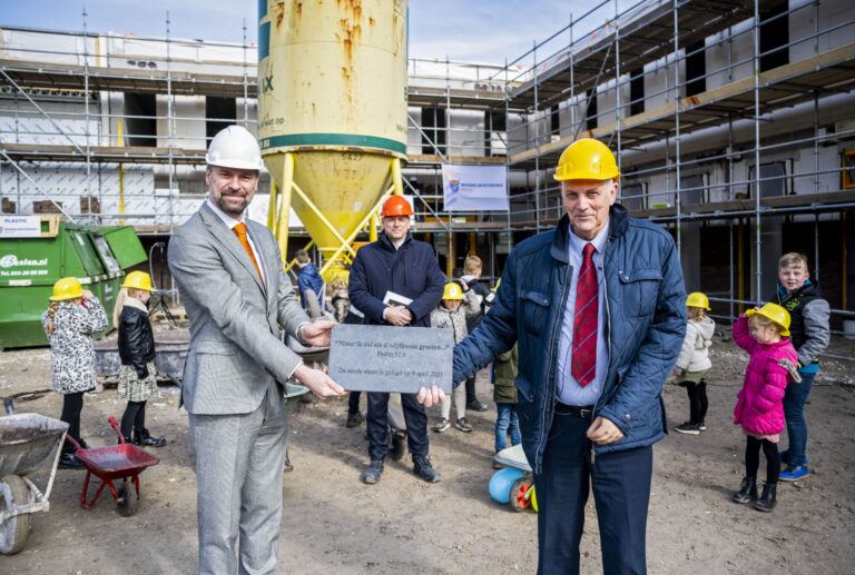 Eerste steen van basisschool de Olijfboom gelegd