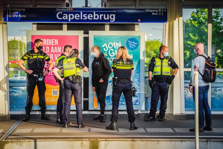 Grootschalige controle op metro Capelsebrug