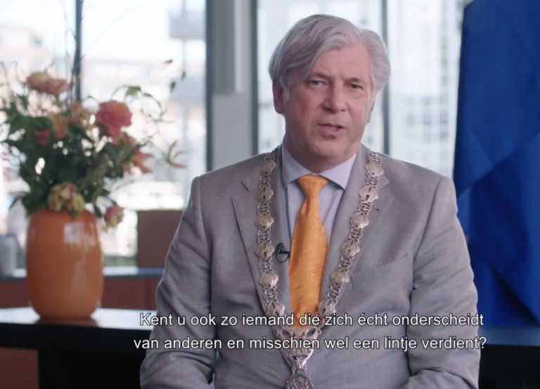 Burgemeester Peter Oskam op zoek naar bijzondere Capellenaren