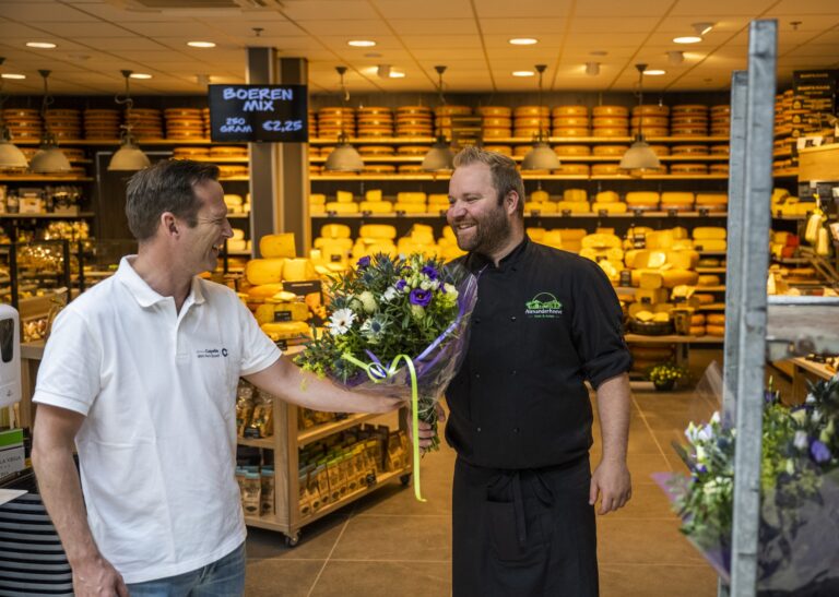 Ondernemers en bezoekers winkelcentrum ontvangen attentie voor bereikbaarheid de Koperwiek