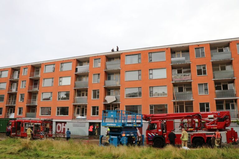 Brandweer oefent in flats Hovenbuurt