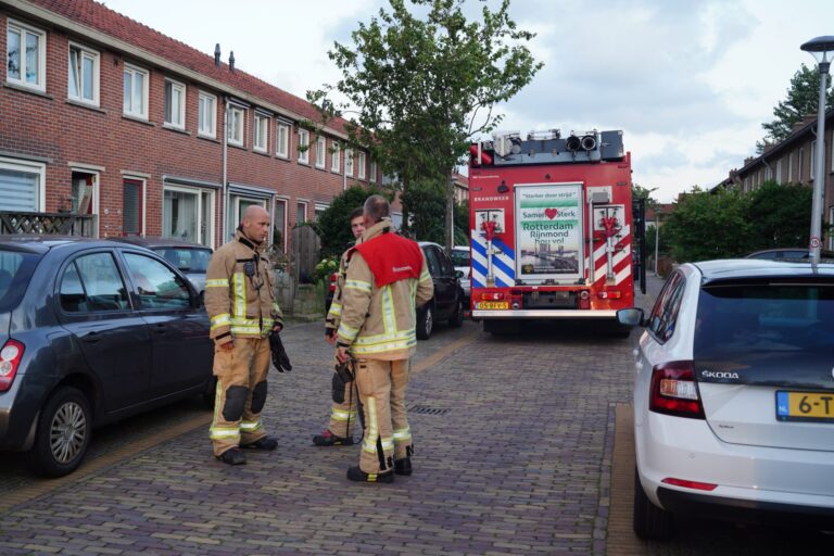 Bewoners Mauritsstraat bellen brandweer voor vreemde lucht