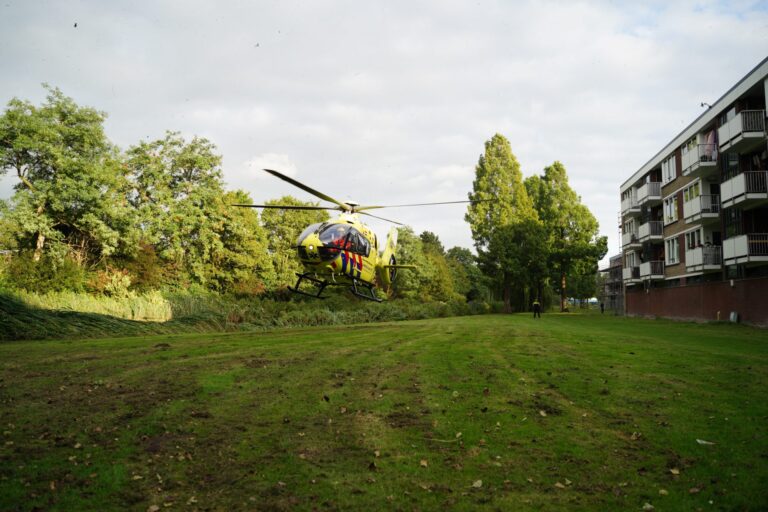 Traumahelikopter geland voor medische noodsituatie Wiekslag