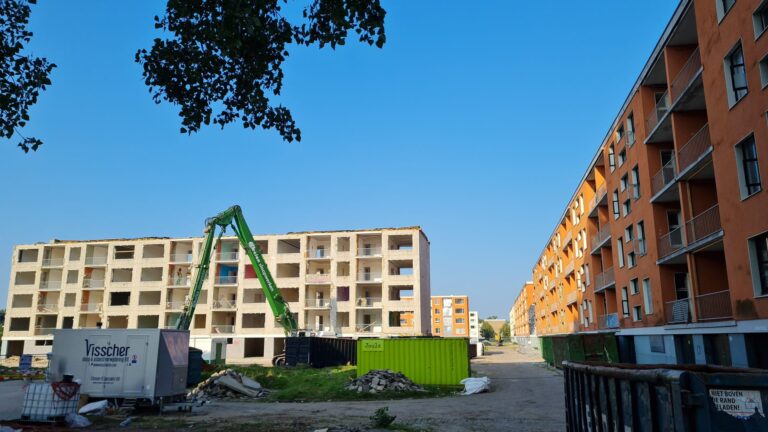 Na 55 jaar Hovenflats wordt de afbraak zichtbaar