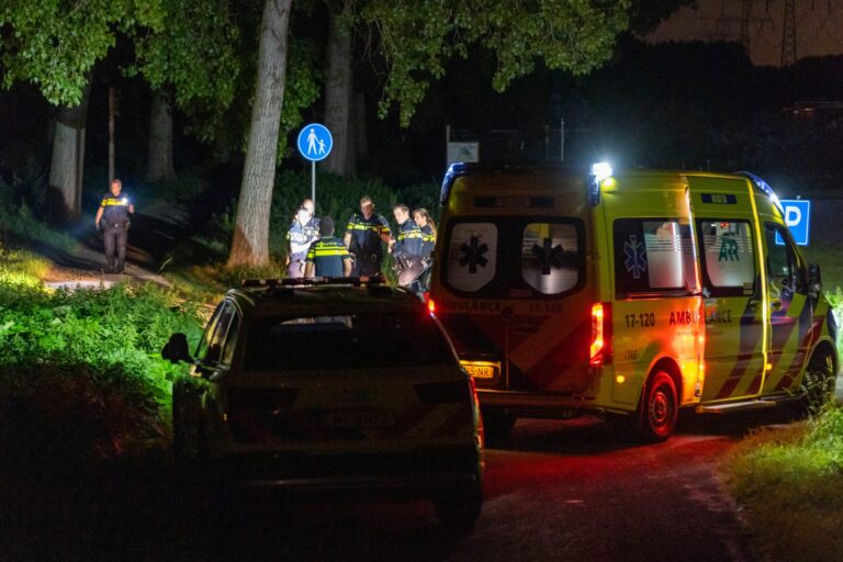 Voorbijganger vindt vermiste man van auto te water in Hitlandbos Nieuwerkerk aan den IJssel