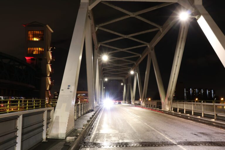 Het weer blijft reparatie Algerabrug onmogelijk maken, maar ‘brug is veilig om overheen te rijden’