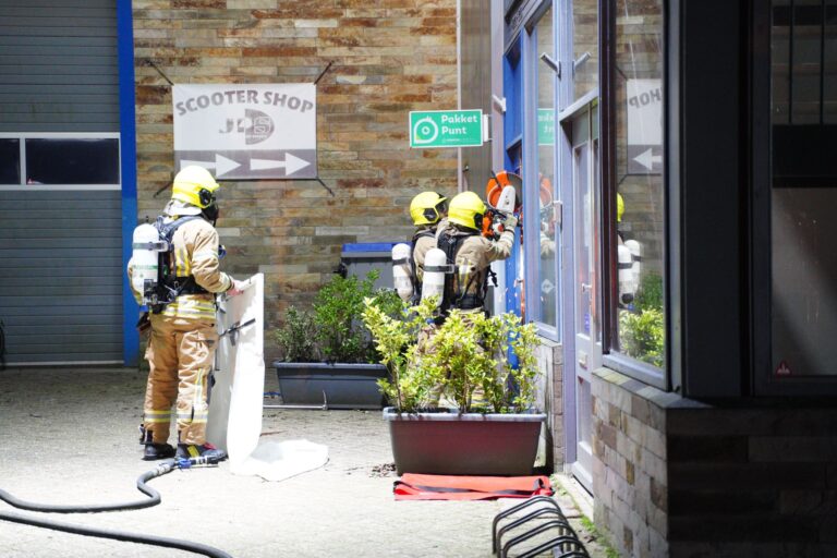 Brand in scooterzaak aan Bermweg snel geblust