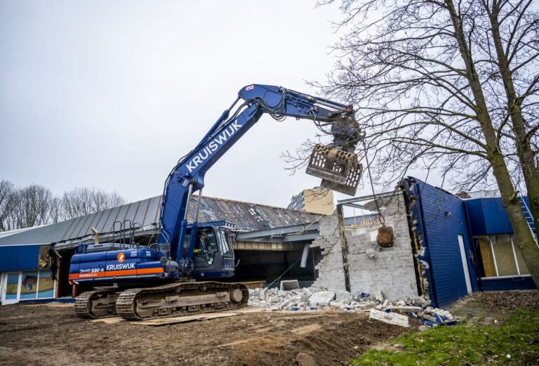 Sloop van zwembad de Blinkert van start