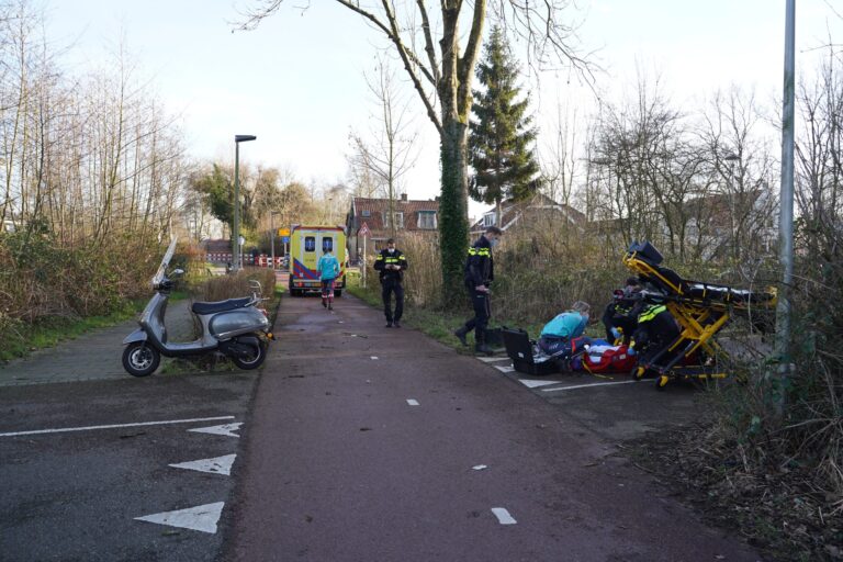 Vrouw zwaargewond na aanrijding met auto Bermweg