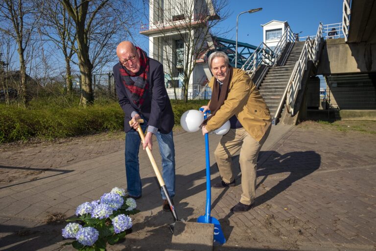 NK-tegelwippen van start in Krimpen en Capelle aan den IJssel