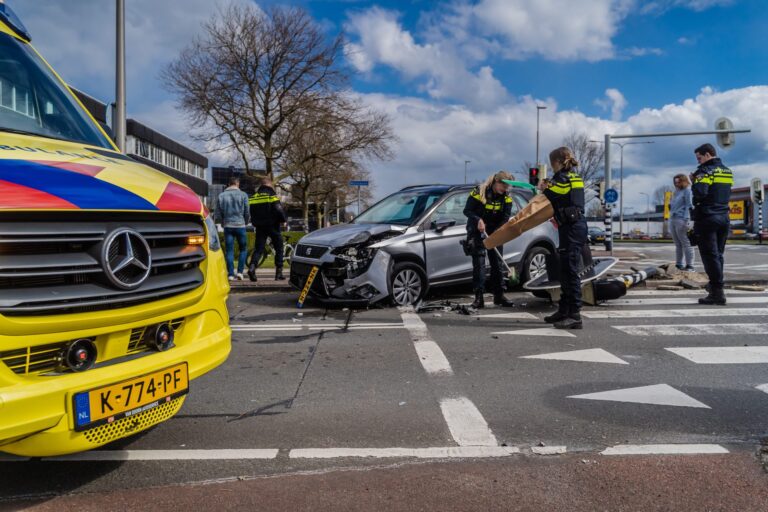 Bestuurder onder invloed richt ravage aan op de Molenbaan