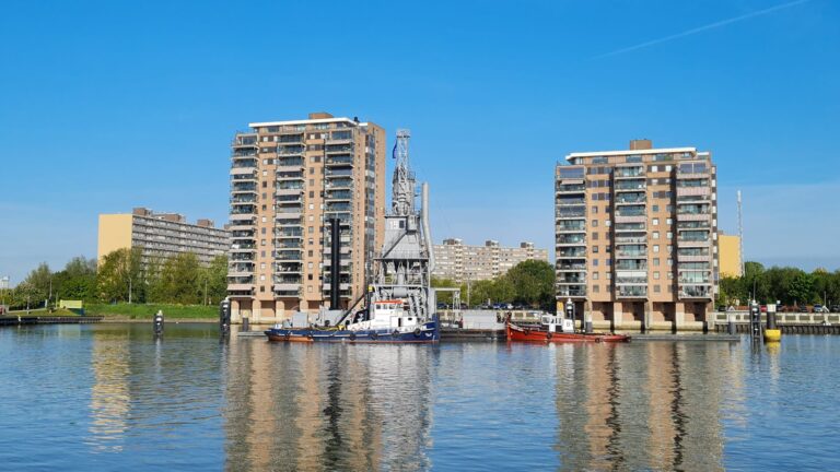 Welk havenicoon vaart over de Hollandse IJssel?