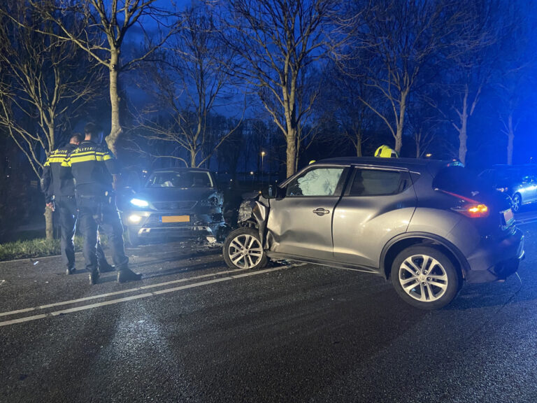 Frontale aanrijding op Europalaan in Nieuwerkerk aan den IJssel