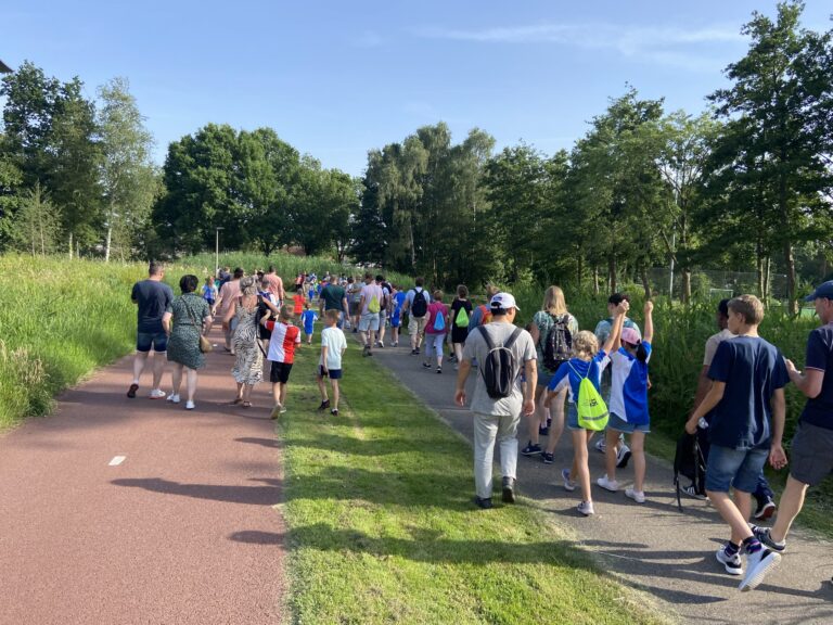 Honderden wandelaars sluiten avondvierdaagse af