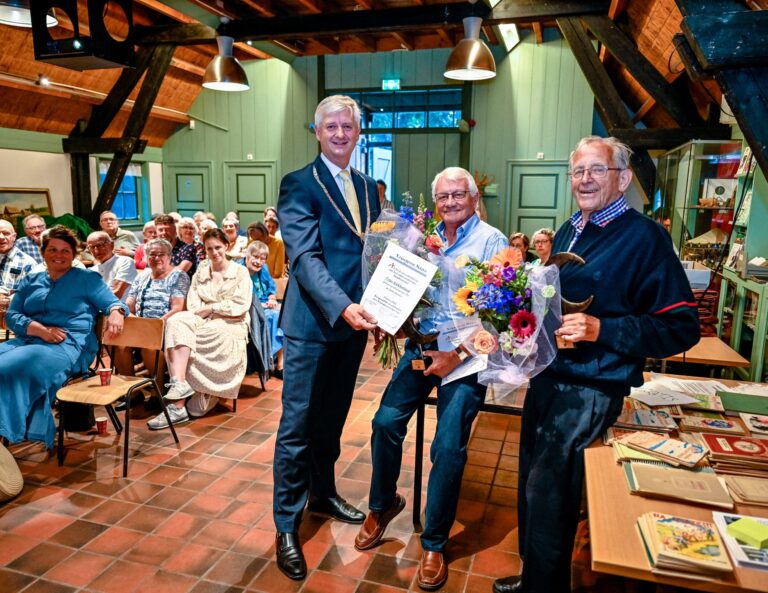 Loeve en Hakkesteegt ontvangen Krimpense Maan