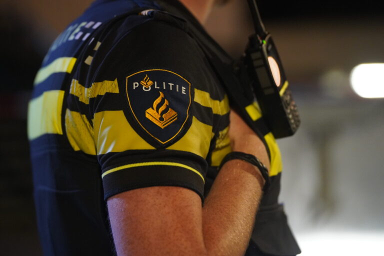 Politie houdt 18-jarige Krimpenaar aan na vondst vuurwapen in Rotterdam