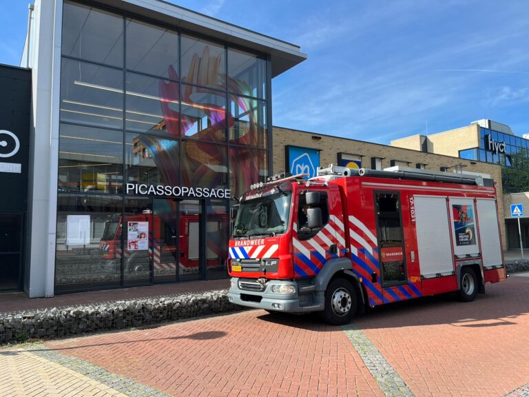 Brandweer onderzoekt vreemde lucht in winkelcentrum Picassopassage