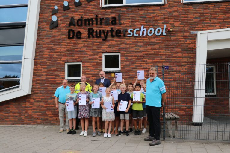 Nieuwe verkeersbrigadiers voor Admiraal de Ruyterschool