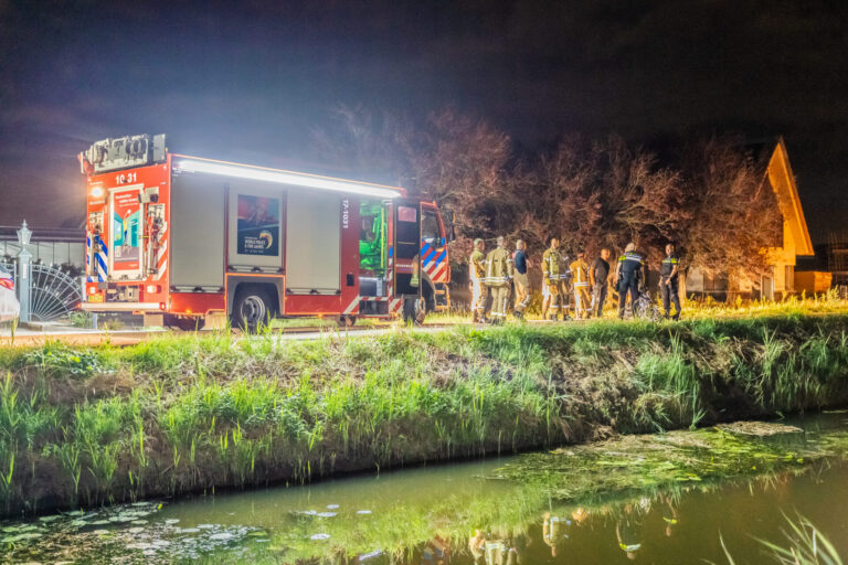 Man valt in vaart langs Middelweg Zevenhuizen