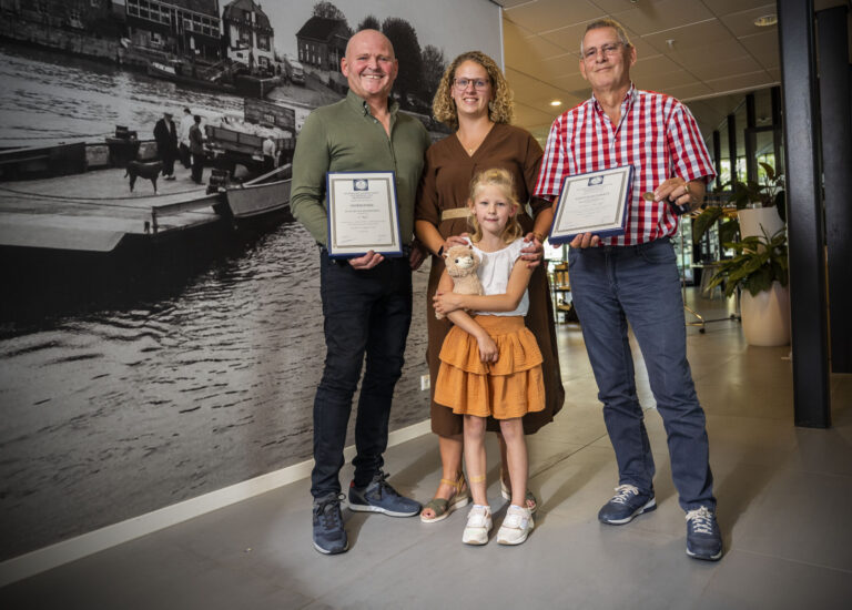 Redders drenkeling Lotte krijgen Heldenonderscheiding