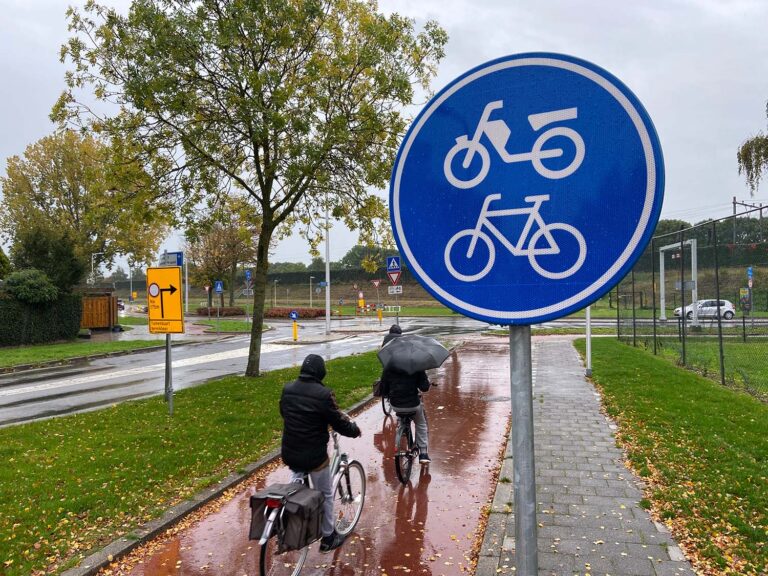 Gemeente onderzoekt plaats op de weg voor scooter