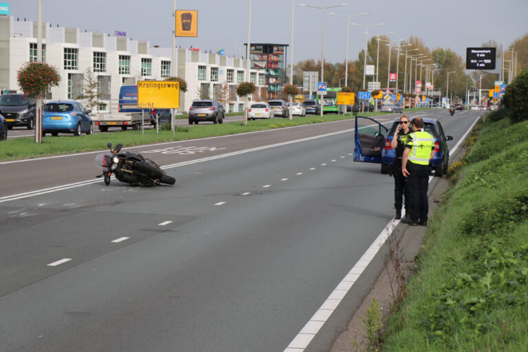 Motorrijder gewond na aanrijding op Abram van Rijckevorselplein