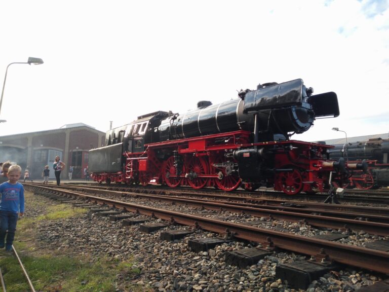 Stoomtrein weer fluitend van Rotterdam naar Gouda