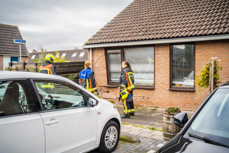 Automobilist rijdt gevel van woning kapot in Nieuwerkerk