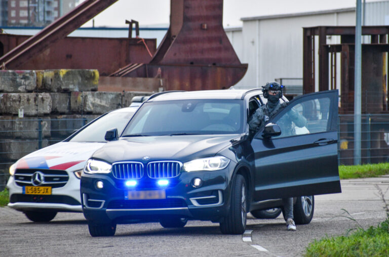 DSI oefent bij gevangenis in Stormpolder