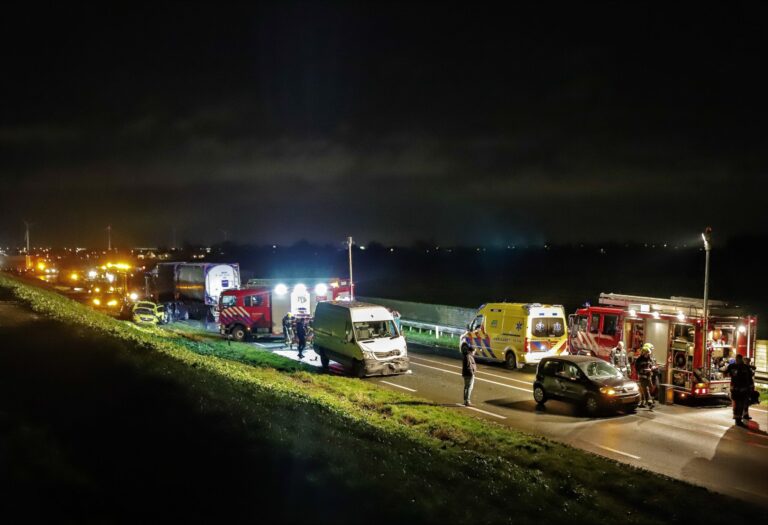 Dode na ongeluk op N219 bij Zevenhuizen