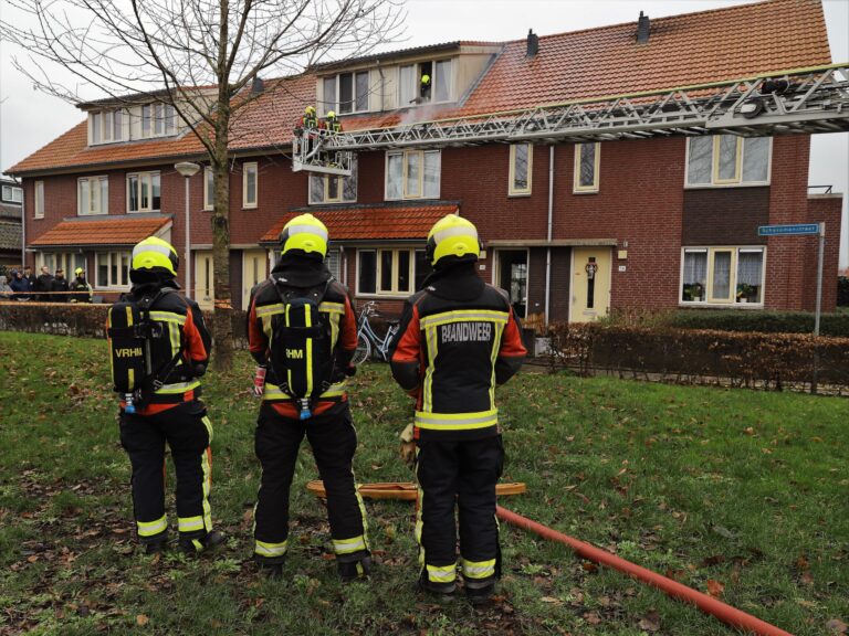 Flinke brand op dak van woning Schaepmanstraat Moordrecht