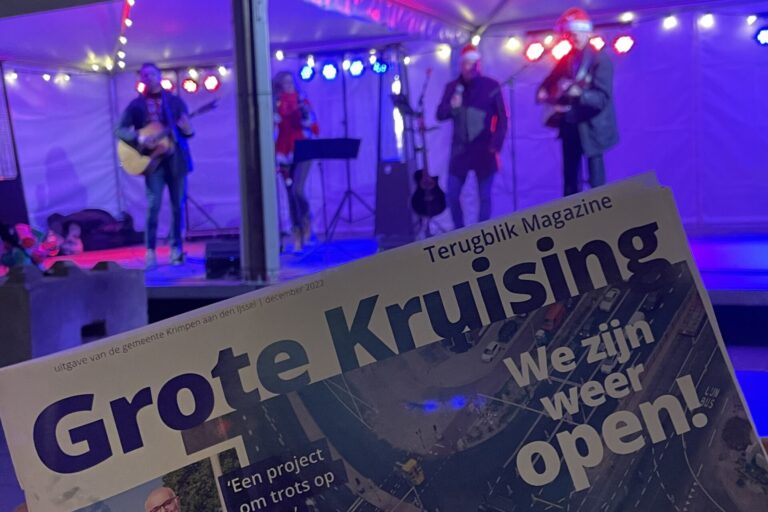 Feest op De Grote Kruising voor einde project