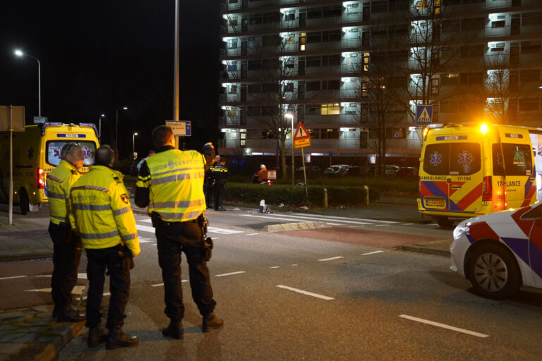 Vrouw zwaargewond na aanrijding op Slotlaan