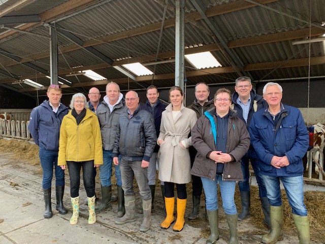 SGP/ChristenUnie brengen werkbezoek aan boer in Moordrecht