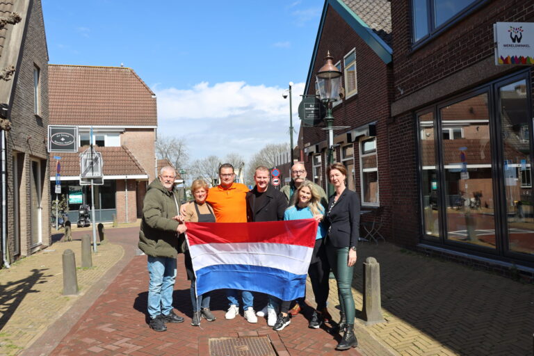 Kleedjesmarkt in Nieuwerkerk gaat toch door!