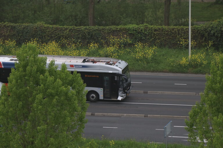 Filevorming na ongeval op Algeraweg (N210) in Capelle aan den IJssel