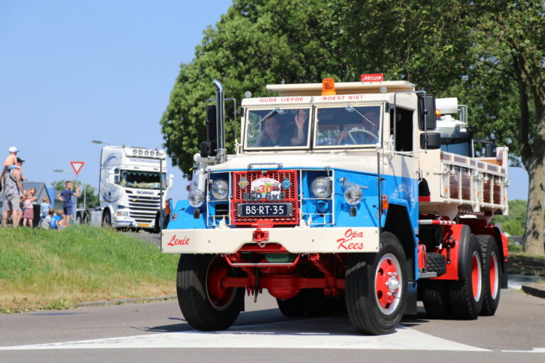 Getoeter en brullende motoren tijdens Truckrun Krimpenerwaard