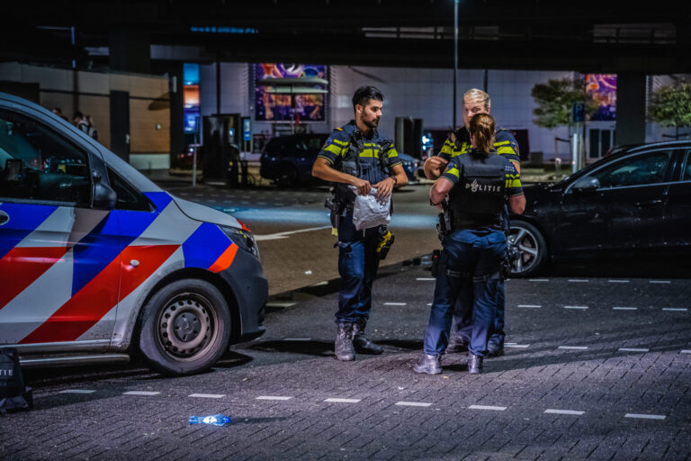 Politie rukt uit voor vechtersbazen op parkeerplaats McDonalds Rhijnspoor