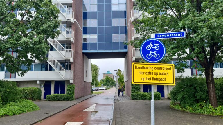 Gemeente gaat optreden tegen sluipverkeer op Capelsebrugpad