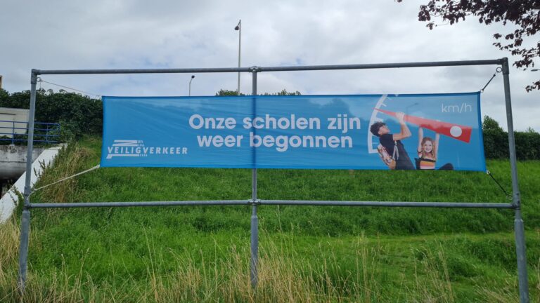 Weggebruikers opgelet: scholen maandag weer van start