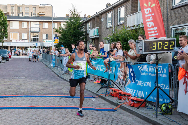 Ronde van West succesvol en spectaculair: nieuw record op 10 km-parcours