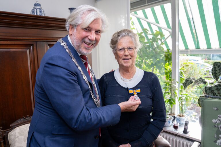 Koninklijke onderscheiding voor mevrouw Stapper-Weerheim