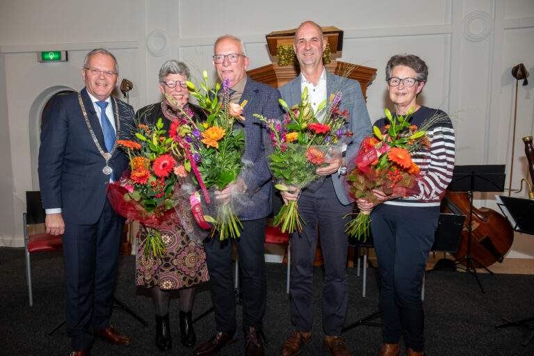 Koninklijke onderscheiding voor heren Tissink en Van der Werf