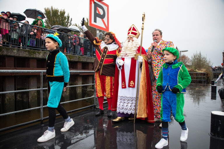 [VIDEO] Ondanks regen groot feest tijdens Sinterklaas-intocht